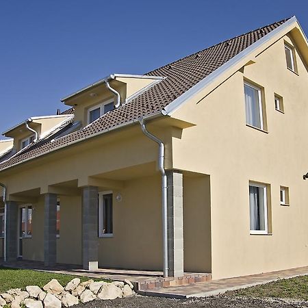 Luca Apartman Sopron Bagian luar foto